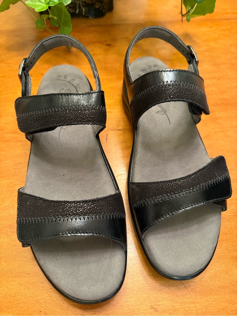 SAS Comfortable Women's Black Adjustable Strap Sandals